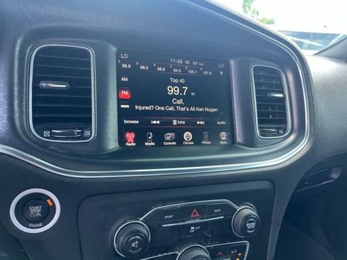 Used 2015 Dodge Charger SXT RWD image 18