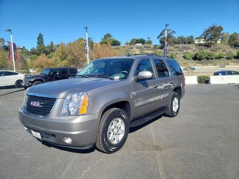Used 2008 GMC Yukon SLT w/ SLT Preferred Equipment Group image 4