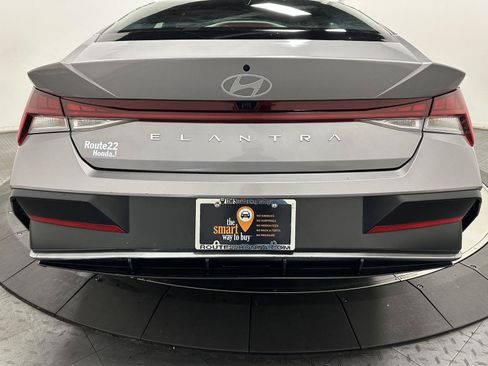 Used 2025 Hyundai Elantra SEL FWD image 12