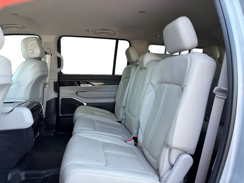 Used 2022 Jeep Wagoneer Series II AWD/4WD image 16