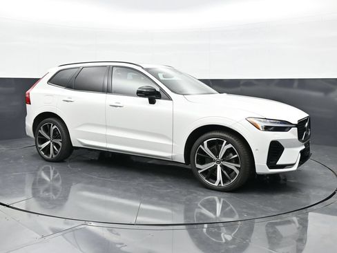 Used 2024 Volvo XC60 T8 Ultimate w/ Climate Package AWD/4WD image 3