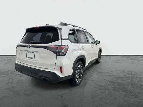 Used 2025 Subaru Forester Premium AWD/4WD image 3