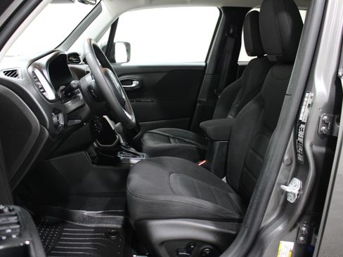 Used 2019 Jeep Renegade Latitude w/ Popular Equipment Group image 3