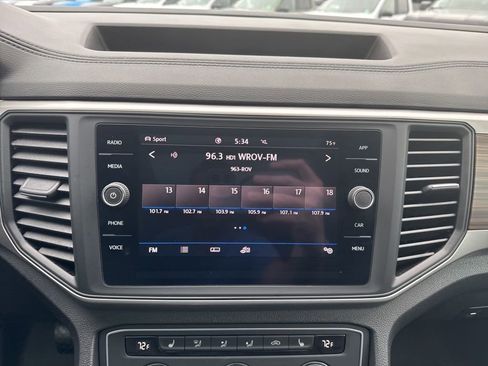 Used 2021 Volkswagen Atlas SE image 32