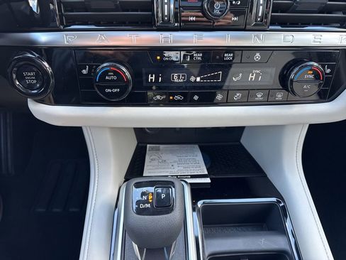 New 2026 Nissan Pathfinder SL image 34