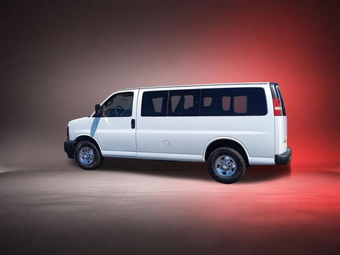 Used 2017 Chevrolet Express 2500 LS RWD image 6