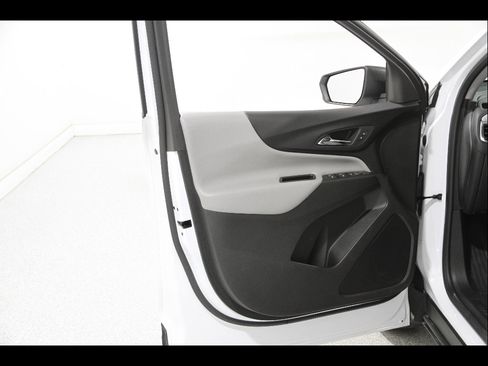 Used 2023 Chevrolet Equinox LS image 4