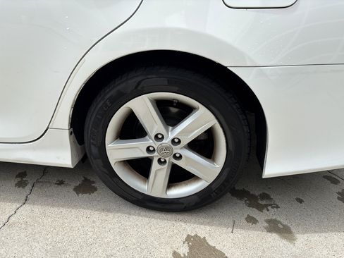 Used 2012 Toyota Camry SE FWD image 14