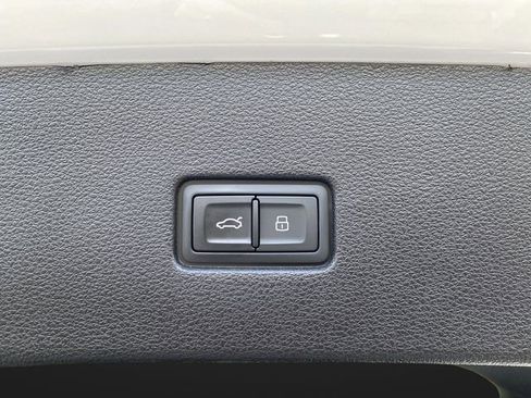 Used 2021 Audi Q8 Premium w/ Convenience Package image 17