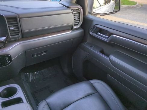 Used 2025 GMC Sierra 1500 SLT RWD image 17