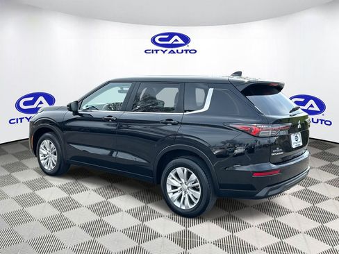 Used 2025 Mitsubishi Outlander ES image 6