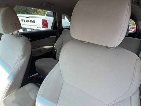 Used 2017 Kia Sorento FWD image 17
