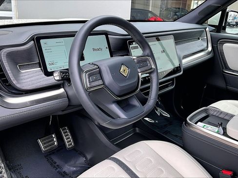 Used 2025 Rivian R1S Premium image 14