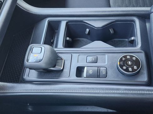 Used 2023 Nissan Pathfinder S image 23