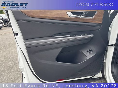 Used 2025 Volkswagen Atlas SE AWD/4WD image 12