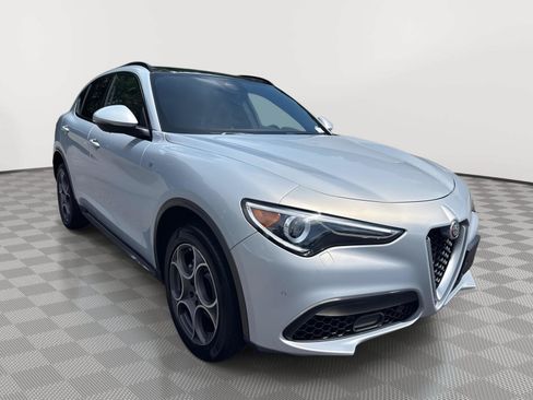Used 2023 Alfa Romeo Stelvio Ti AWD/4WD image 4