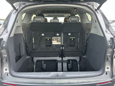 Used 2023 Toyota Sienna XLE FWD image 28