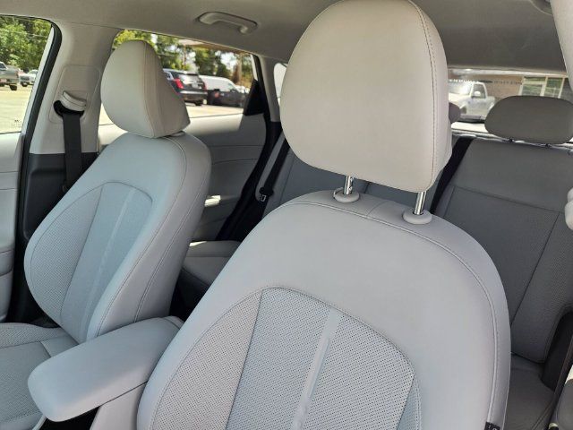 Used 2026 Hyundai Kona SEL Premium FWD image 17