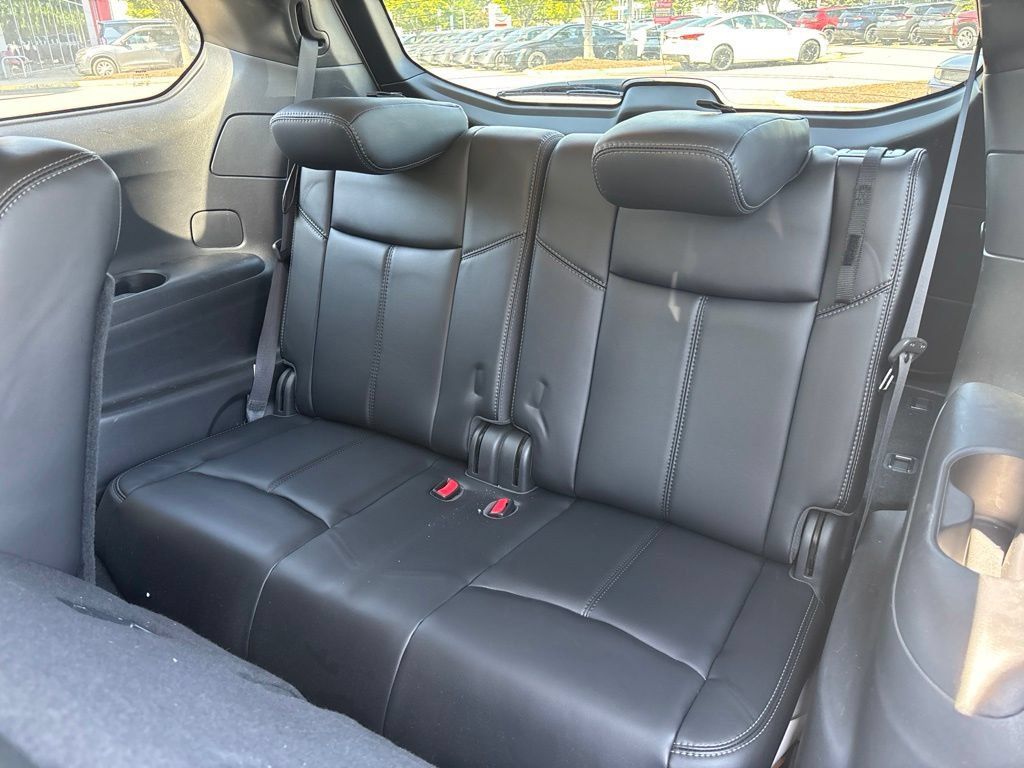 Used 2018 Nissan Pathfinder SL AWD/4WD image 8