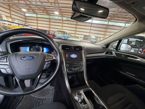 Used 2019 Ford Fusion SE FWD image 13