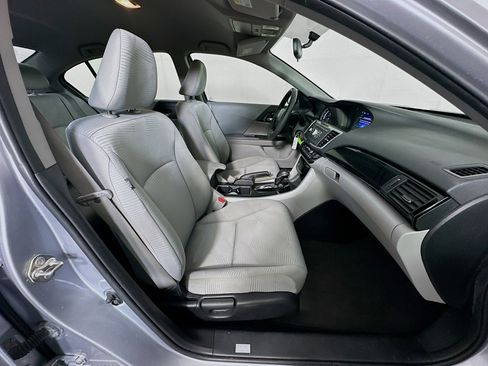 Used 2017 Honda Accord LX image 29