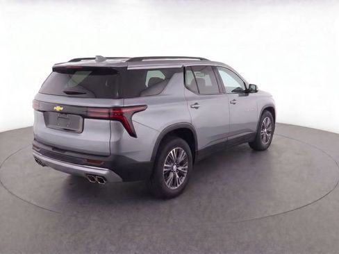 Used 2026 Chevrolet Traverse LT w/ LPO, Floor Liner Package FWD image 7
