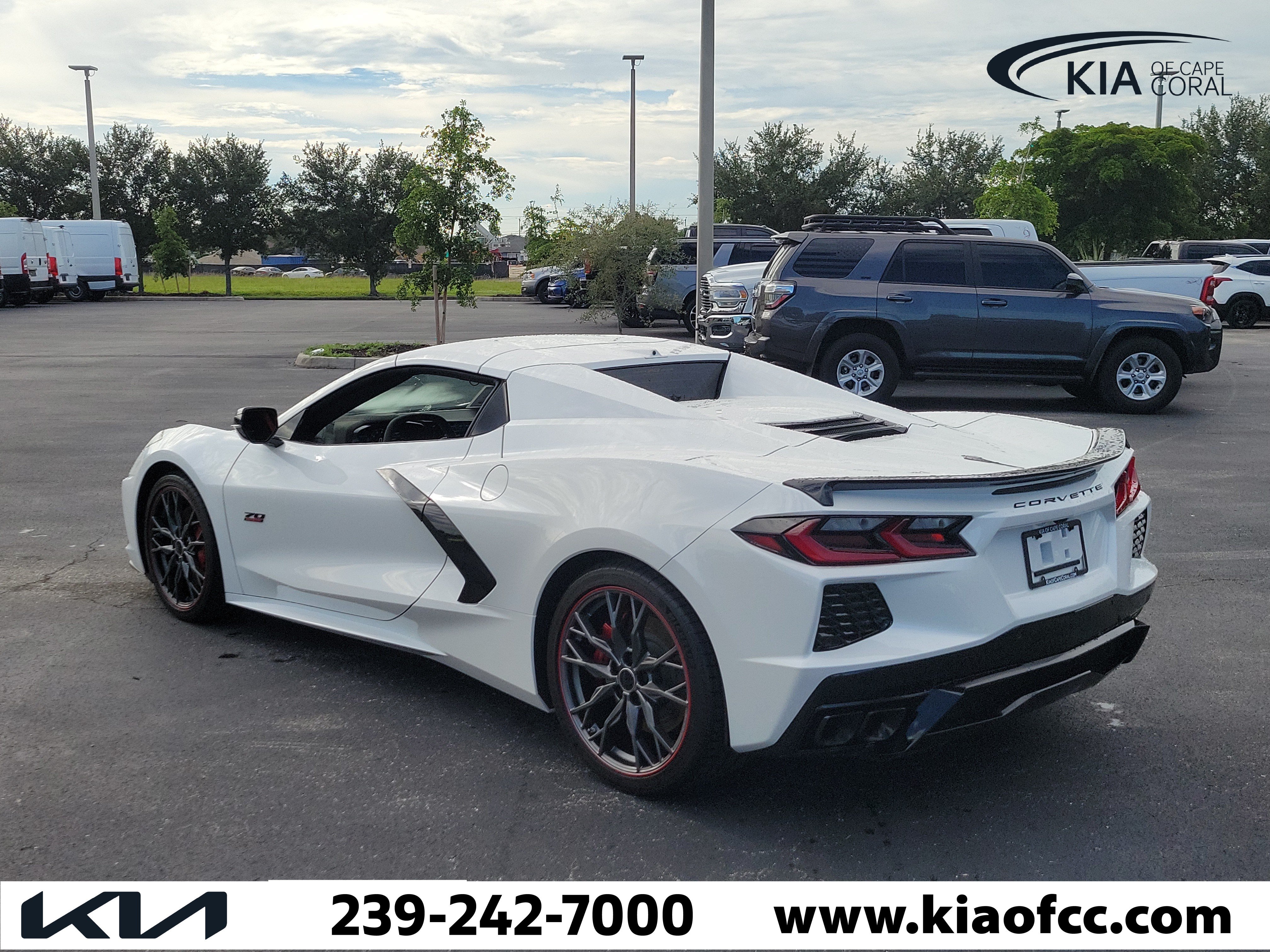 Used 2023 Chevrolet Corvette Stingray Premium Conv w/ Z51 Performance Package RWD image 5