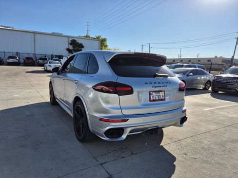 Used 2016 Porsche Cayenne GTS image 9