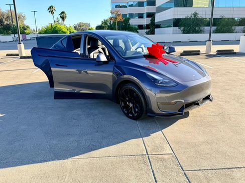 Used 2023 Tesla Model Y AWD image 34