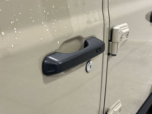 Used 2022 Jeep Gladiator Sport image 12