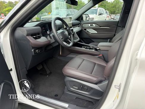 New 2026 Ford Explorer Platinum RWD image 10