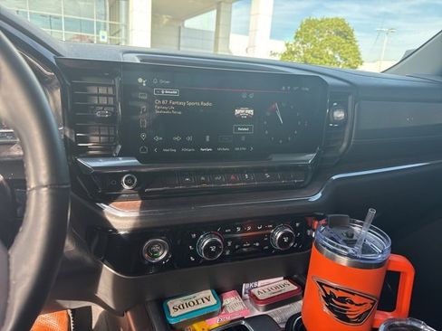 Used 2023 GMC Sierra 1500 SLT image 9