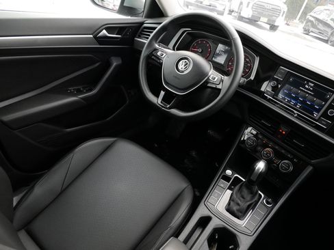 Used 2020 Volkswagen Jetta SE image 10