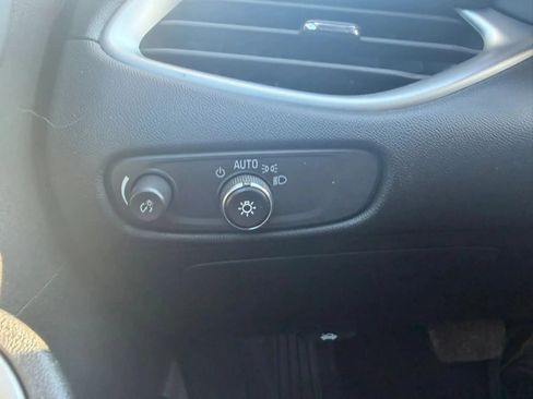 Used 2023 Chevrolet Malibu LT FWD image 17