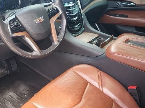 Used 2020 Cadillac Escalade Luxury AWD/4WD image 17