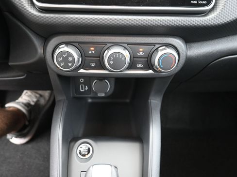 Certified 2025 Nissan Kicks Play S image 17