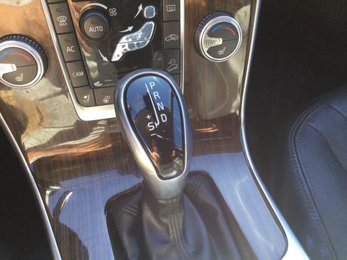 Used 2017 Volvo V60 T5 Cross Country w/ Climate Package image 15