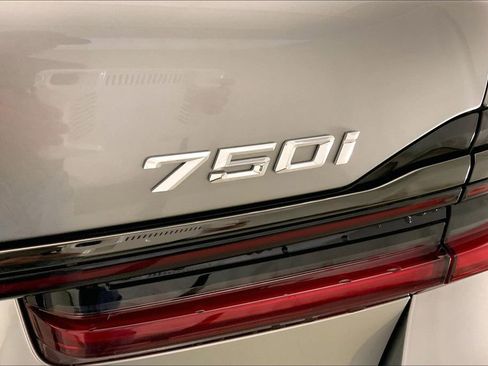 Certified 2022 BMW 750i xDrive 750i xDrive w/ Executive Package image 30