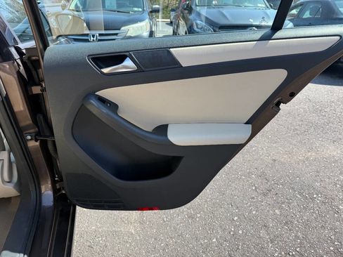 Used 2011 Volkswagen Jetta SE image 28