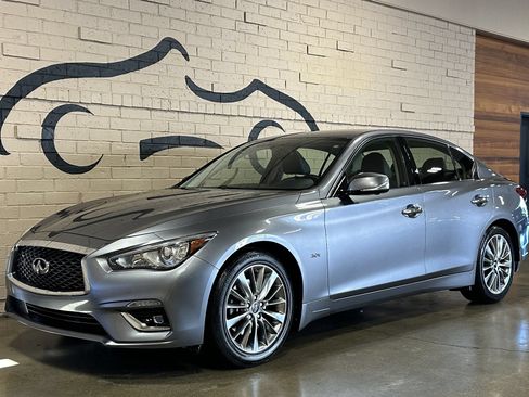 Used 2018 INFINITI Q50 Luxe w/ Essential Package (3.0T Luxe) AWD/4WD image 9