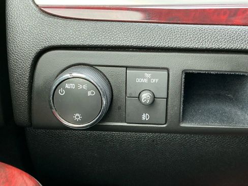 Used 2010 Cadillac Escalade Premium image 36