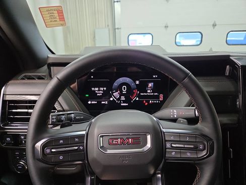 Used 2025 GMC Yukon XL AT4 w/ AT4 Premium Package AWD/4WD image 23