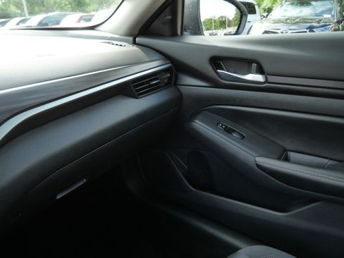 Used 2025 Nissan Altima 2.5 SV FWD image 32