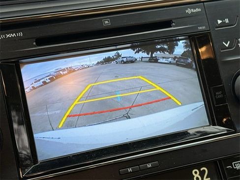 Used 2018 Toyota Avalon Limited image 18