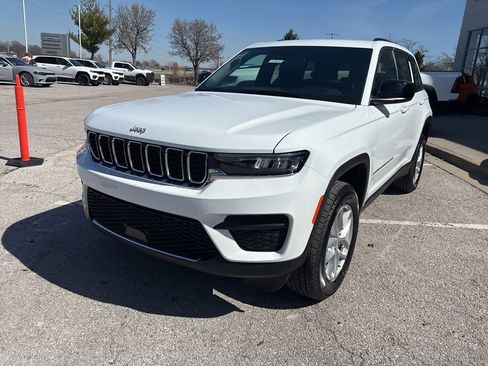 New 2026 Jeep Grand Cherokee Laredo AWD/4WD image 12