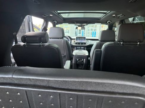 Used 2023 Chevrolet Tahoe Z71 w/ Luxury Package AWD/4WD image 13