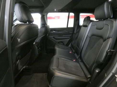 Used 2024 Jeep Grand Cherokee Altitude AWD/4WD image 24