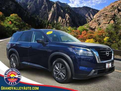 Used 2025 Nissan Pathfinder SV AWD/4WD image 1