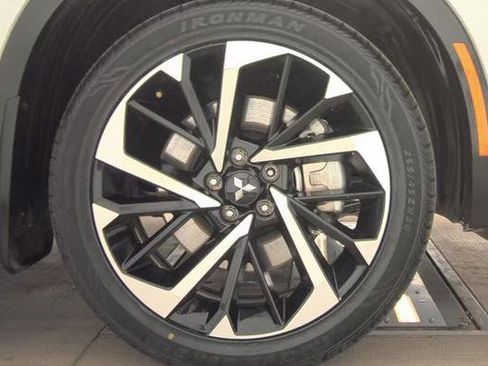 Used 2023 Mitsubishi Outlander SE image 7