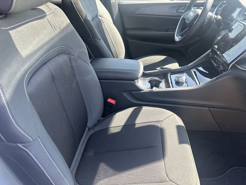 New 2025 Jeep Grand Cherokee L Laredo w/ Luxury Tech Group I image 30